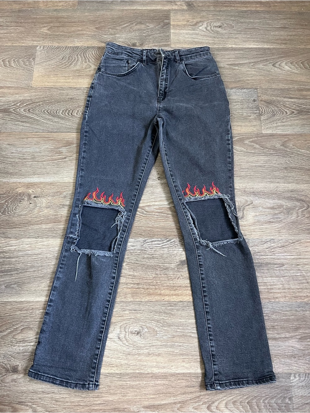The Ragged Priest Black Straight-Leg Jeans with Red Flame Embroidery/A608